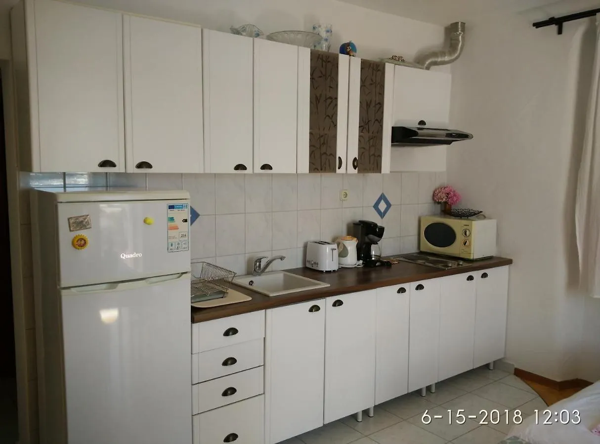 טרוגיר Apartments Gina