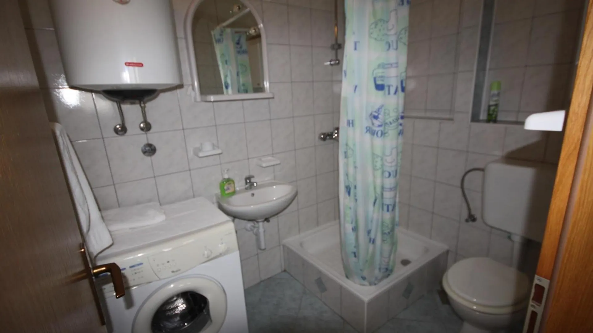 טרוגיר Apartments Gina