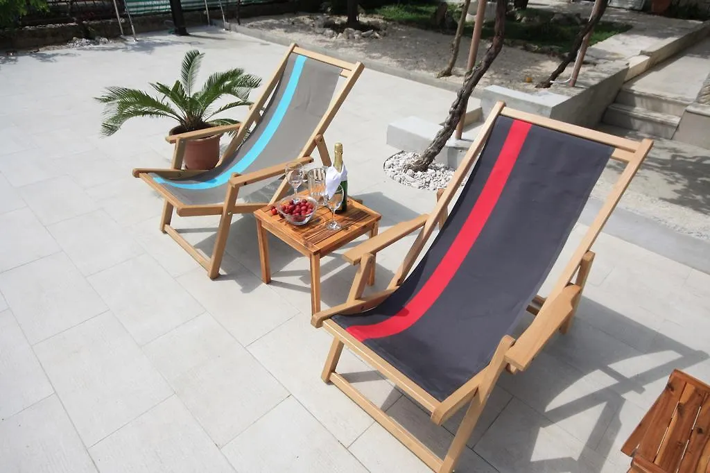 טרוגיר Apartments Gina