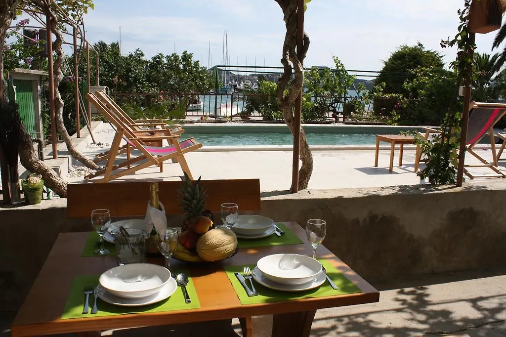 טרוגיר Apartments Gina קרואטיה