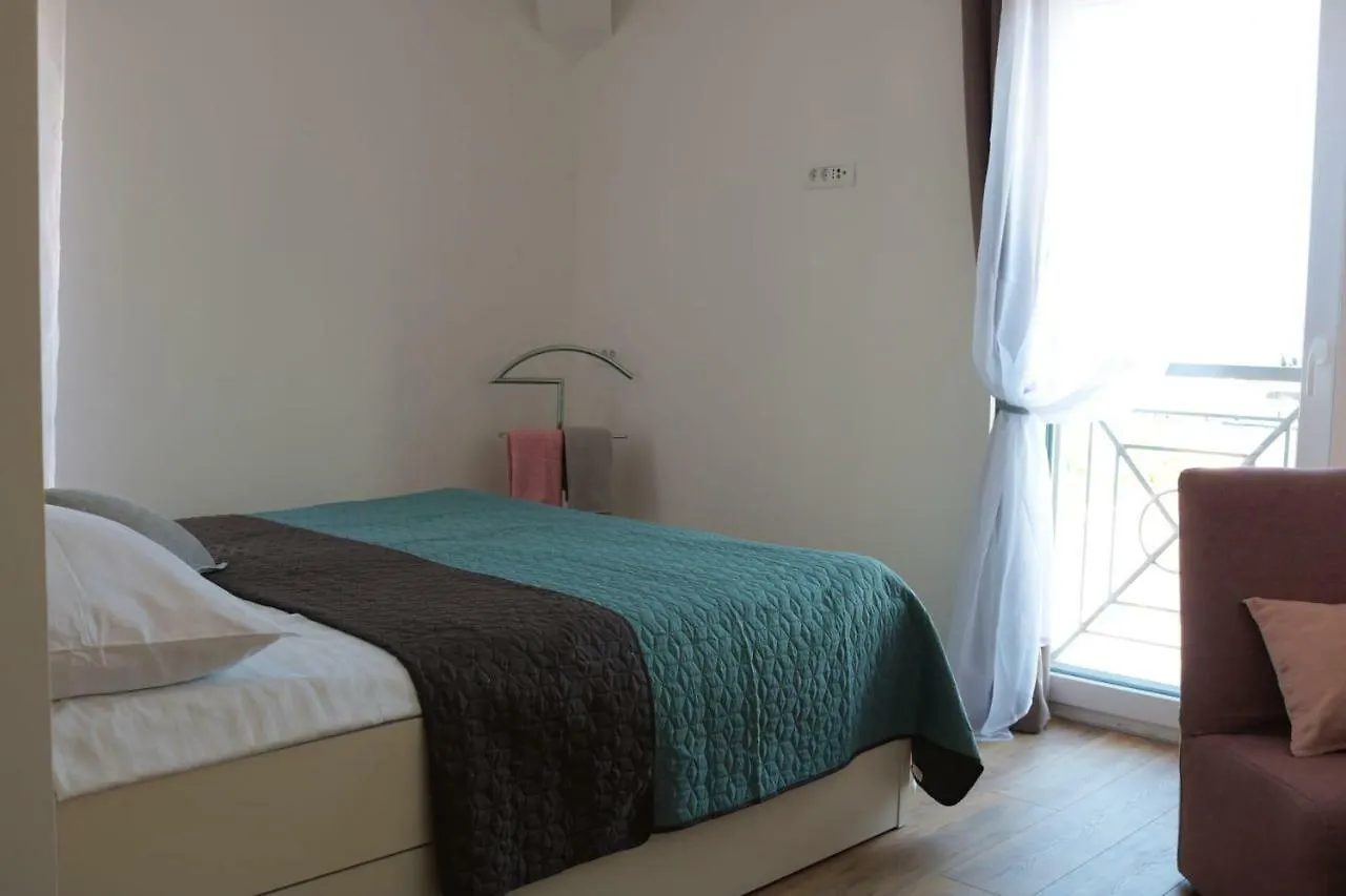 טרוגיר Apartments Gina