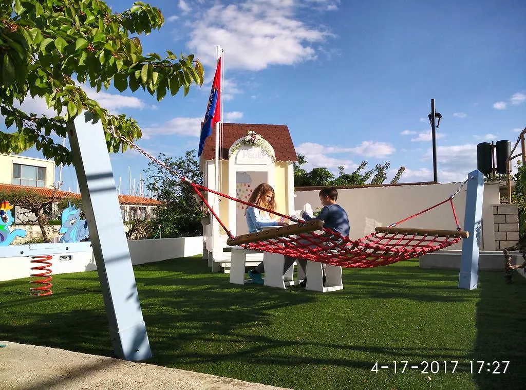 Apartments Gina Trogir 0*,