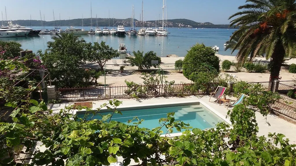 Apartments Gina Trogir