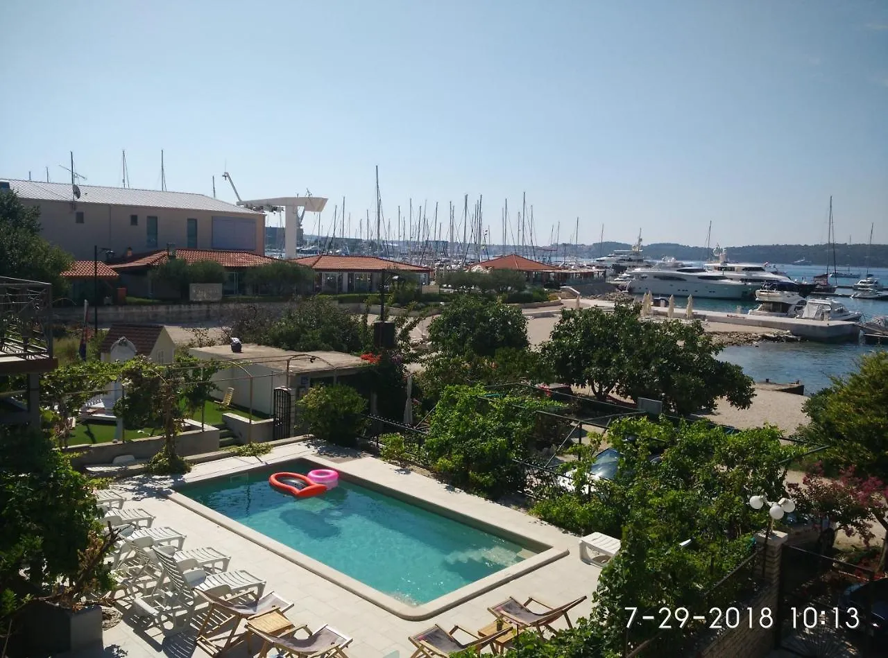 Apartments Gina Trogir