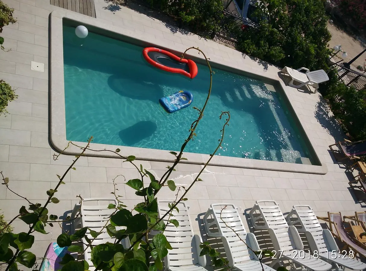 Apartments Gina Τρογκίρ 0*,  Κροατία
