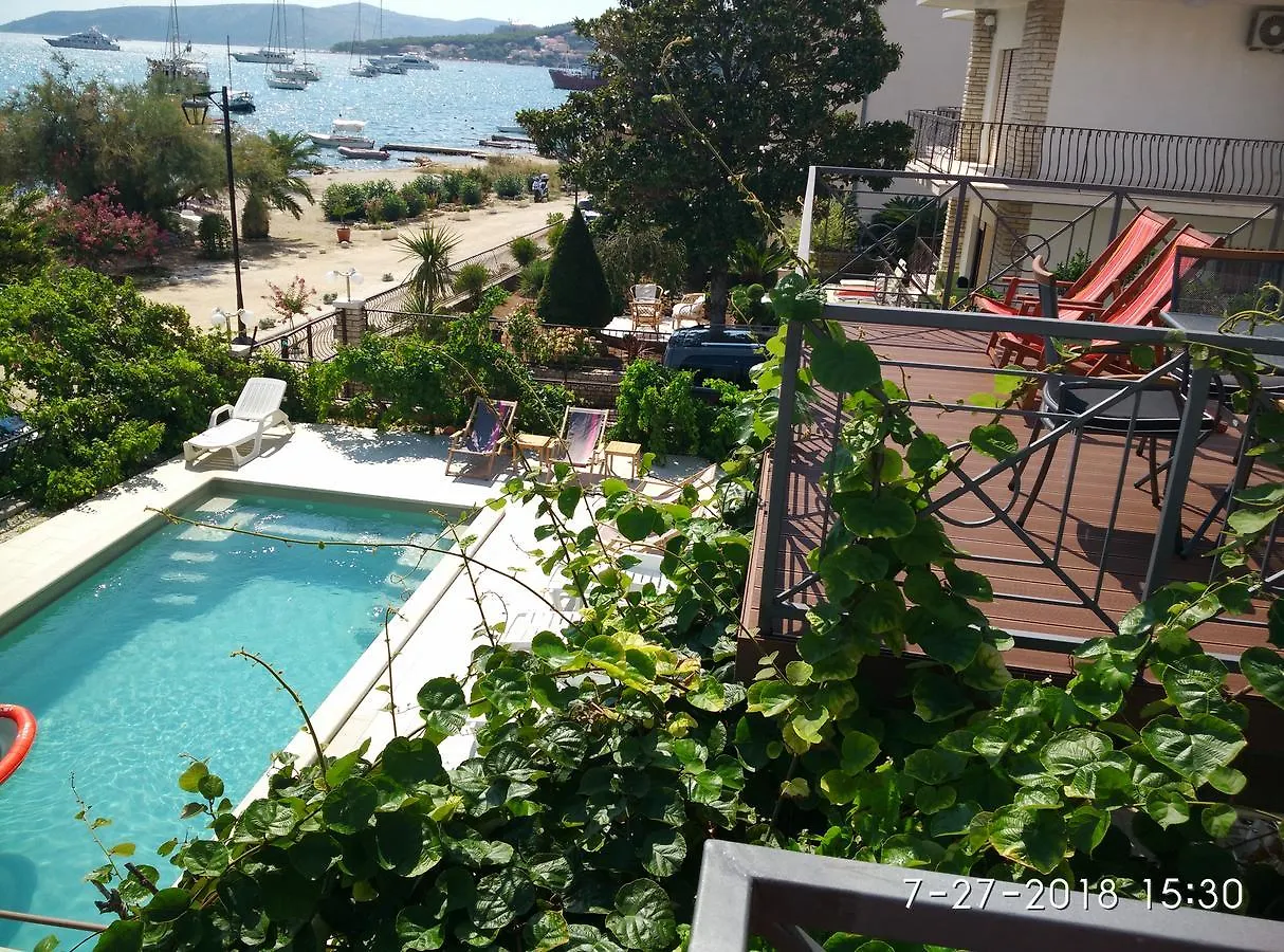 Apartments Gina Trogir