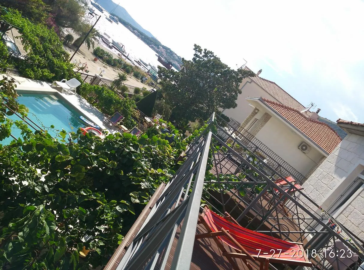 Apartments Gina Τρογκίρ Κροατία