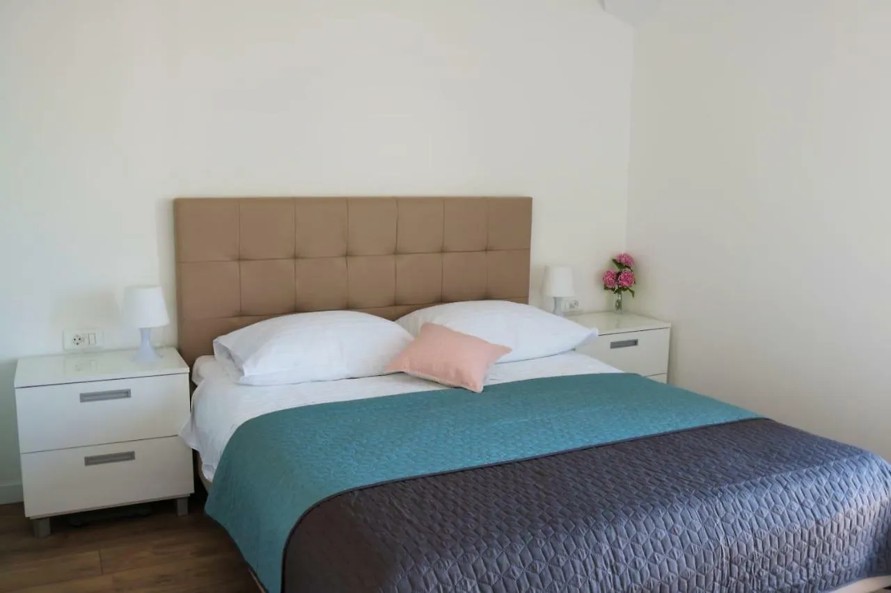 Apartments Gina Τρογκίρ Κροατία