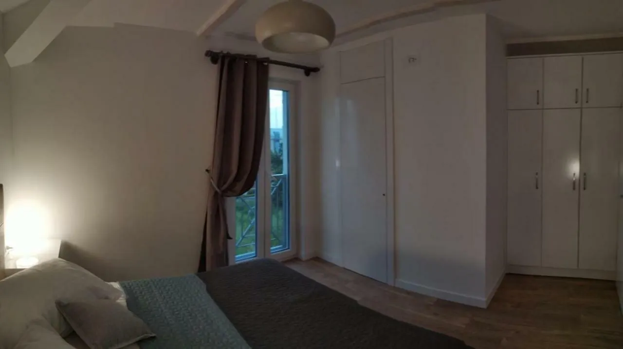 Apartments Gina Τρογκίρ