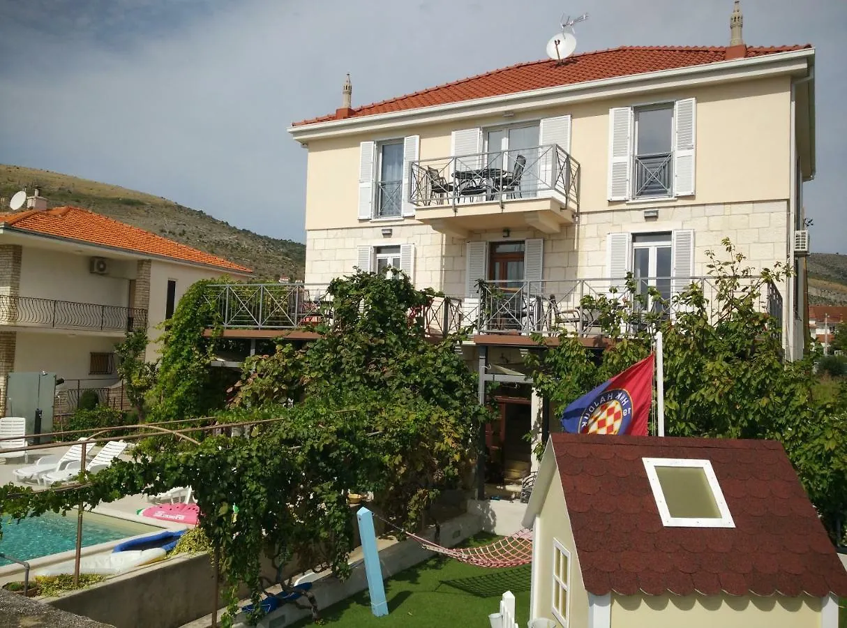 Apartments Gina Trogir